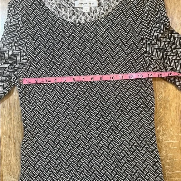 Amour Vert Herringbone Mini Sweater Dress Black Cream Small Like New 3/4 Sleeve - Picture 7 of 11